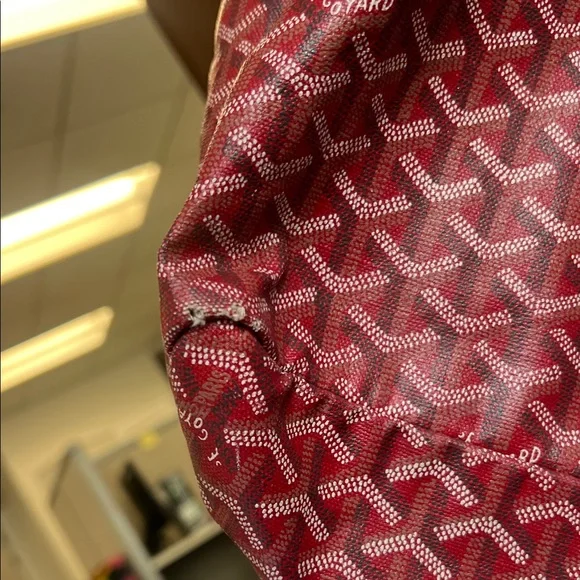 Pre-owned Saint Louis Tote GM
Color: Red / Burgundy tones - Picture 4 of 10